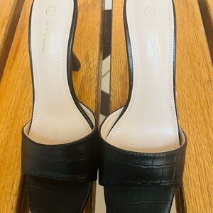 Mata Shoes Black Heels with Textured Finish